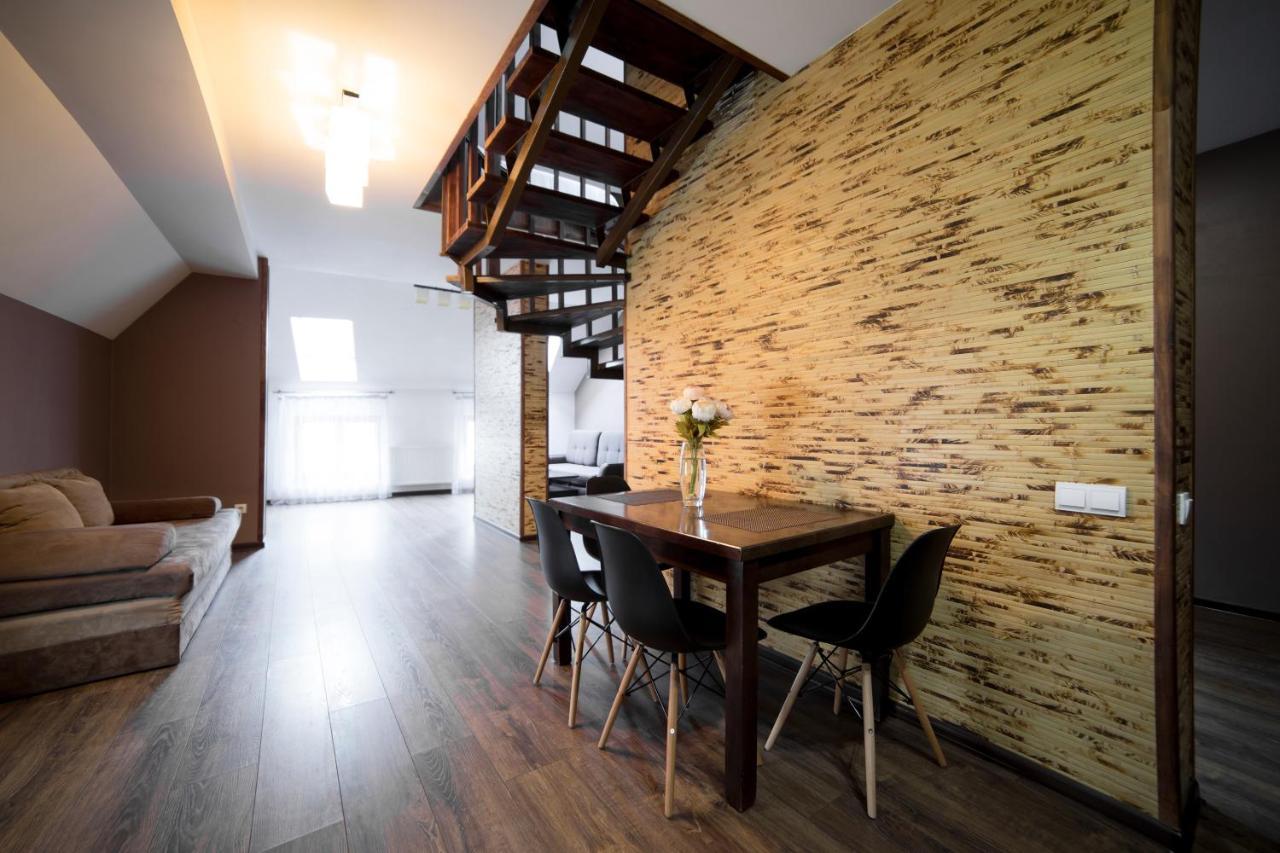 Apartments On Mitny Square Lviv Ngoại thất bức ảnh