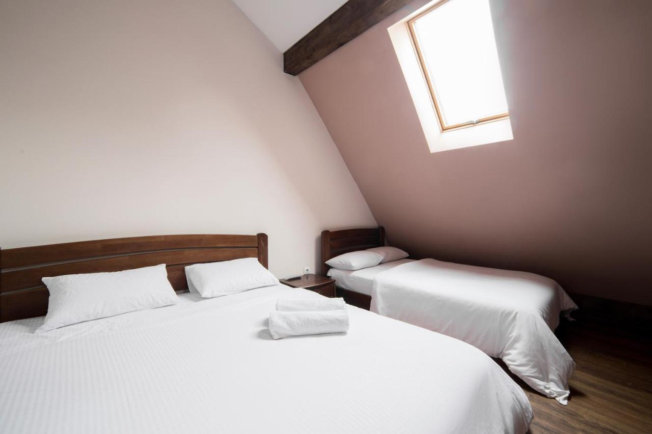 Apartments On Mitny Square Lviv Ngoại thất bức ảnh